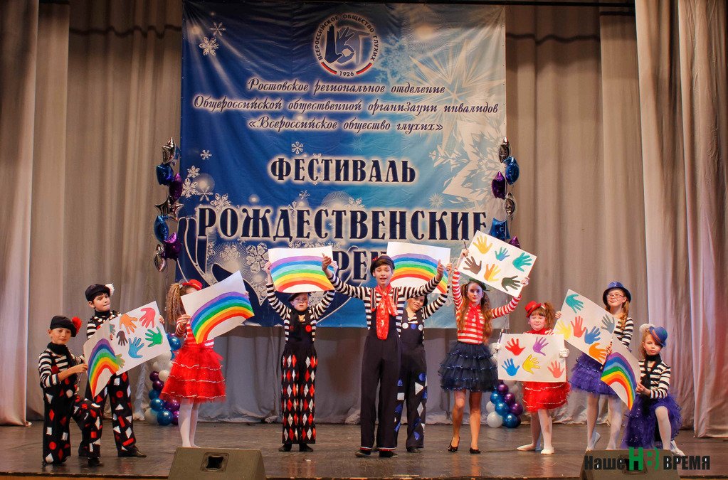 Ребята из театра мод «Фантазия».