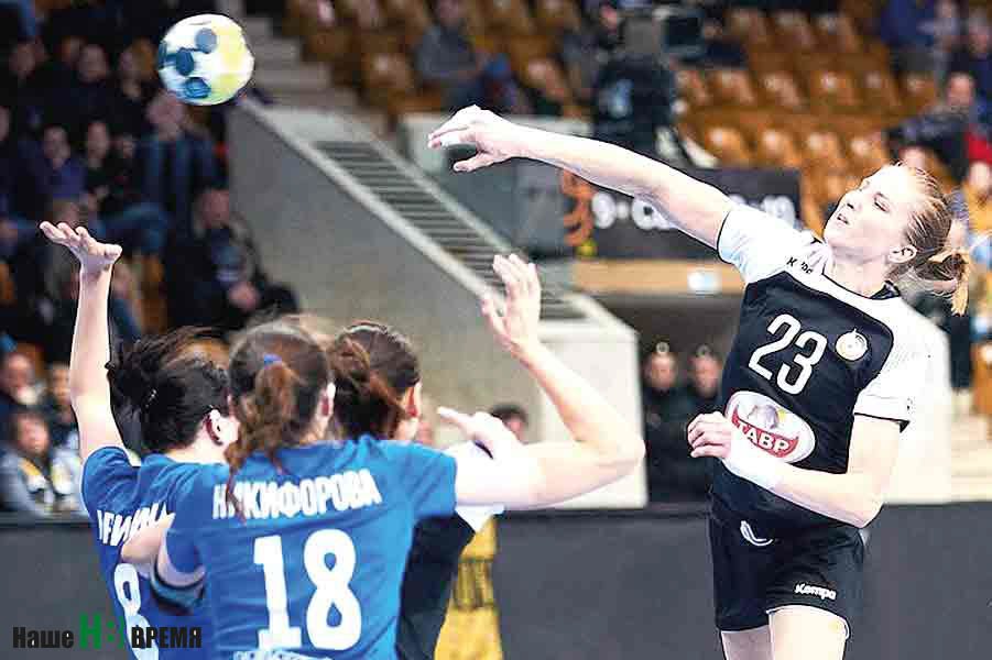 Лучший игрок встречи Регина Калиниченко (№ 23).