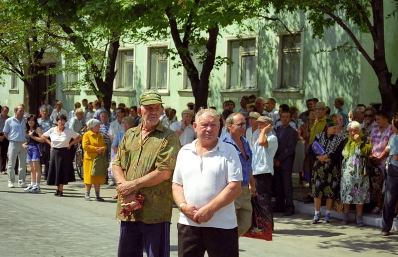 Доведенные до ручки так называемой реструктуризацией отрасли, шахтерские города выходили на митинги, а работники шахт перекрыли важнейшие железнодорожные магистрали. Доведенные до ручки так называемой реструктуризацией отрасли, шахтерские города выходили на митинги, а работники шахт перекрыли важнейшие железнодорожные магистрали.