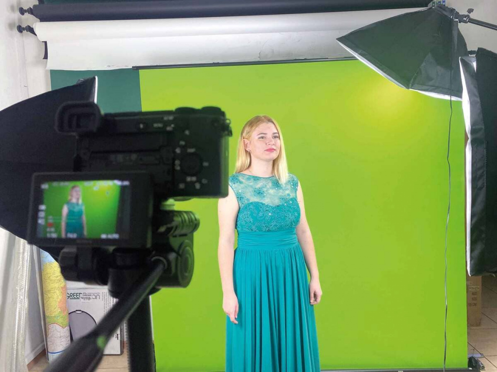 Виктория ГАЛУШКИНА свободно чувствует себя на съемочной площадке. Ее выступление получилось ярким и запоминающимся.