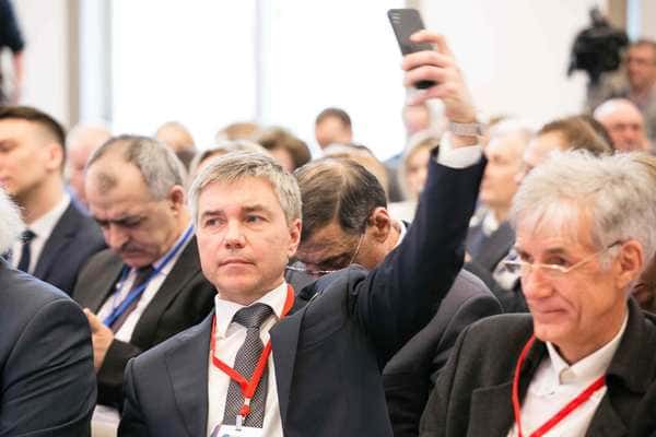 Евгений РЕВЕНКО, депутат Государственной думы, хорошо помнит своё телевизионное прошлое и те проблемы, с которыми сталкиваются журналисты во время работы на выборах. Евгений РЕВЕНКО, депутат Государственной думы, хорошо помнит своё телевизионное прошлое и те проблемы, с которыми сталкиваются журналисты во время работы на выборах.