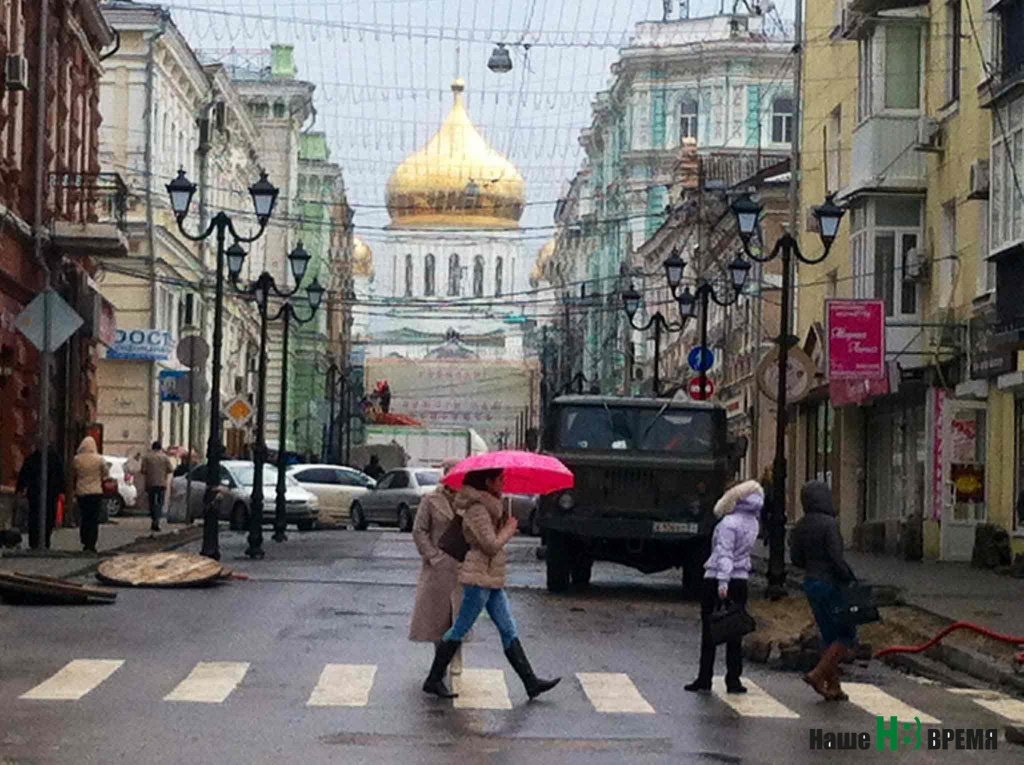 Пешеходный Соборный украсят фонарями и растениями в кадках. Захотят ли гулять тут ростовчане?