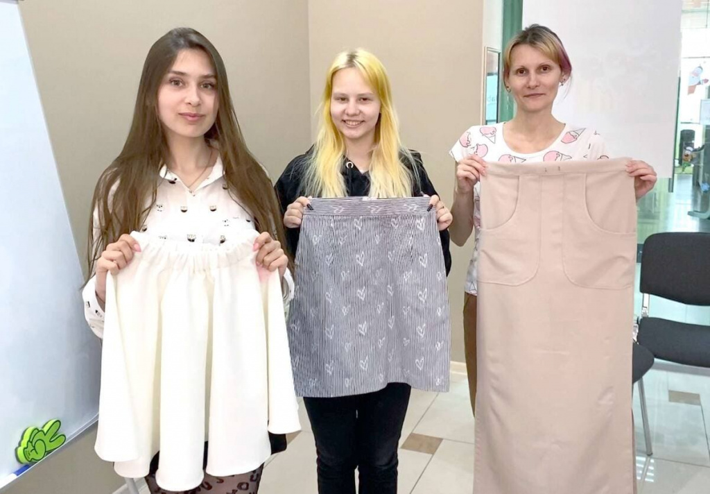 Наши с Ангелиной и ее мамой Юлией первые юбки. Уже ждём тёплой погоды, чтобы надеть обновки. Наши с Ангелиной и ее мамой Юлией первые юбки. Уже ждём тёплой погоды, чтобы надеть обновки.