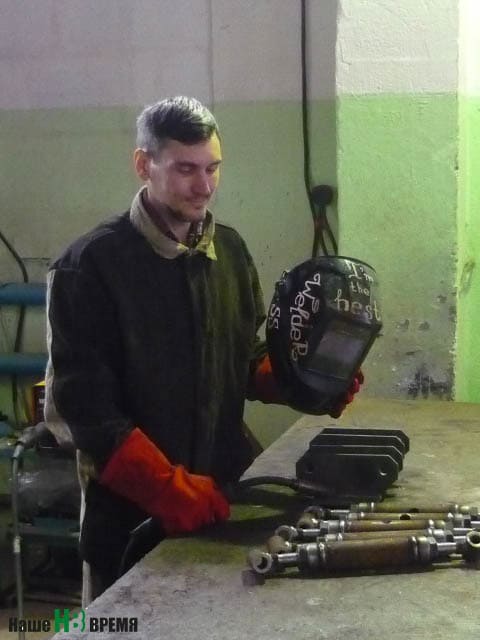 Сварщик Сергей ПАВЛЮКЕВИЧ – из молодого состава предприятия. Но дело свое знает хорошо. Сварщик Сергей ПАВЛЮКЕВИЧ – из молодого состава предприятия. Но дело свое знает хорошо.