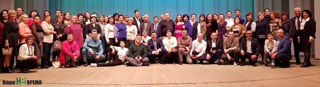 Фото на память о концерте: редко когда удается почувствовать такую энергию радости и единения, как на выступлении театра танца «Булгары» в Ростове.