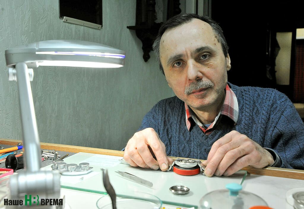 Александр КАРАБЕДОВ: «Винтажные часы можно привести в идеальное состояние». Александр КАРАБЕДОВ: «Винтажные часы можно привести в идеальное состояние».