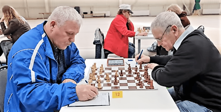 Вячеслав Бакуров (слева) 