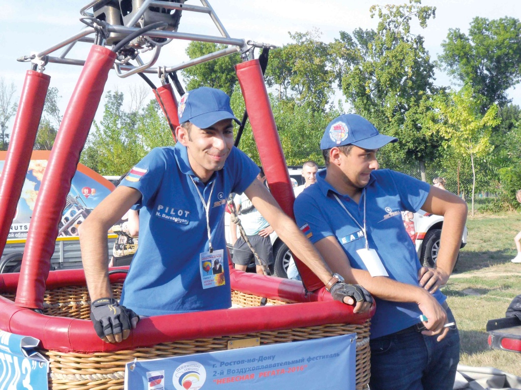 Экипаж из солнечной Армении: Наири Берсегян и Манук Гаспарян.
