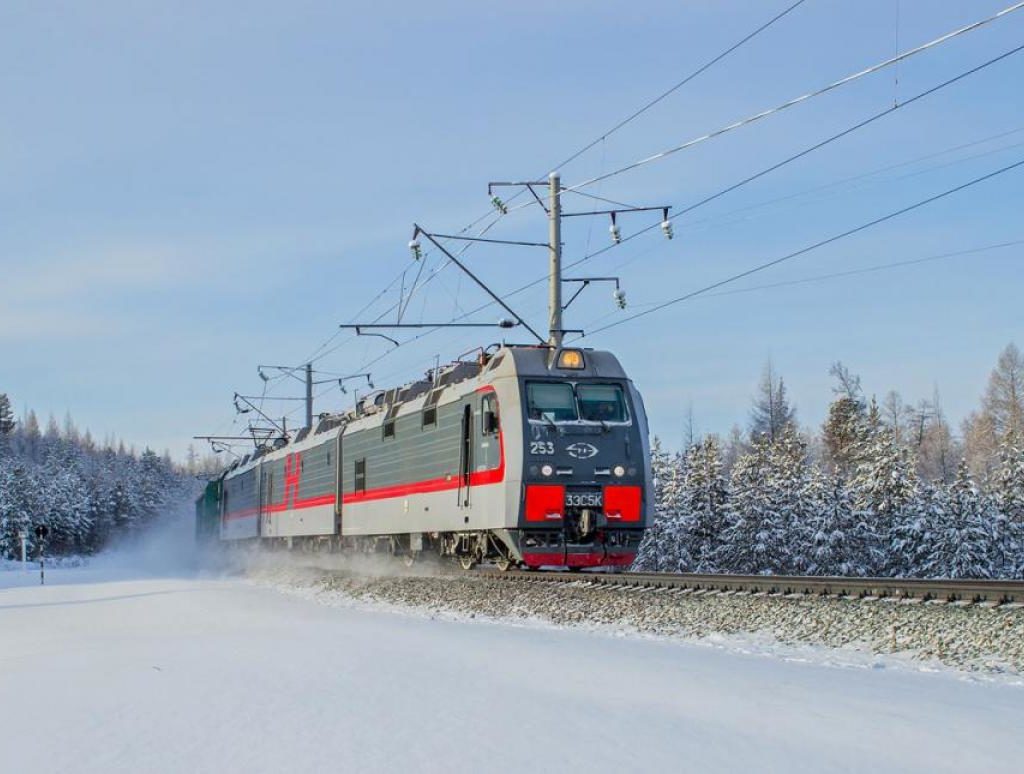 Выпускаемые на НЭВЗе электровозы "Дончак" и "Ермак" стали настоящими атаманами железных дорог.