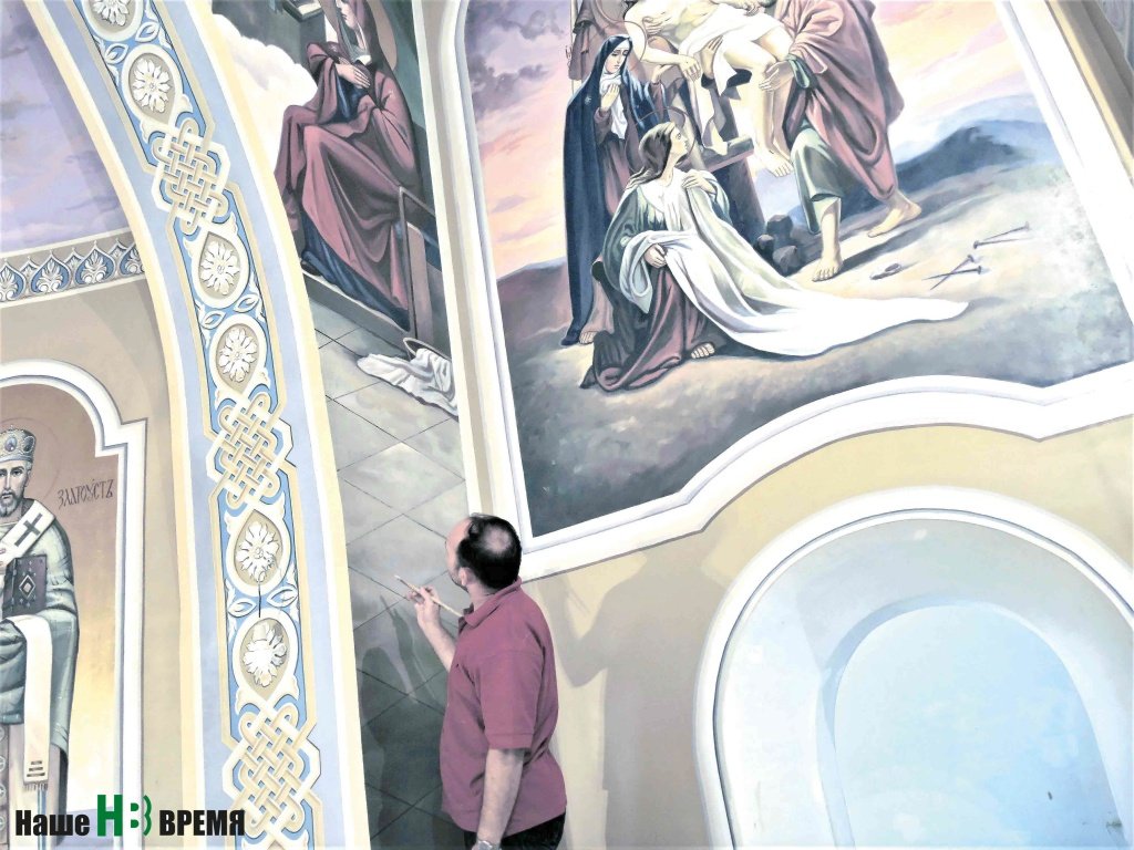 Роспись храма благословил епископ Волгодонский и Сальский Корнилий.