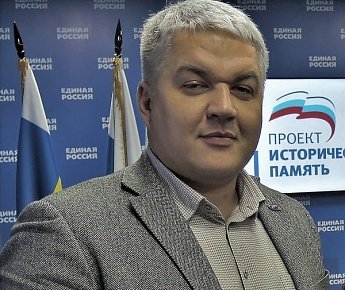 Координатор проекта «Историческая память», депутат Ростовской-на-Дону городской Думы Олег Соловьев. Его предложение увековечить подвиг земляков, погибших при обороне переправы через Днепр, коллеги поддержали единогласно Координатор проекта «Историческая память», депутат Ростовской-на-Дону городской Думы Олег Соловьев. Его предложение увековечить подвиг земляков, погибших при обороне переправы через Днепр, коллеги поддержали единогласно