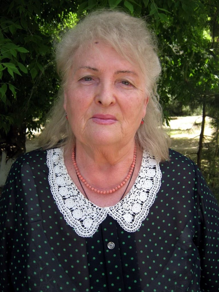 Дочь Виктора Попова, погибшего в окрестностях станицы Николаевской, Лариса Гурина Дочь Виктора Попова, погибшего в окрестностях станицы Николаевской, Лариса Гурина