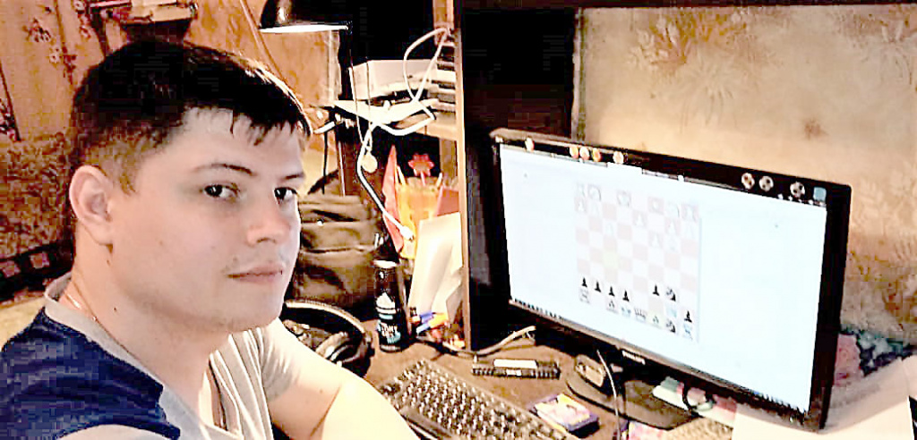 Кандидат в мастера ФИДЕ Дмитрий ЯМНОВ.