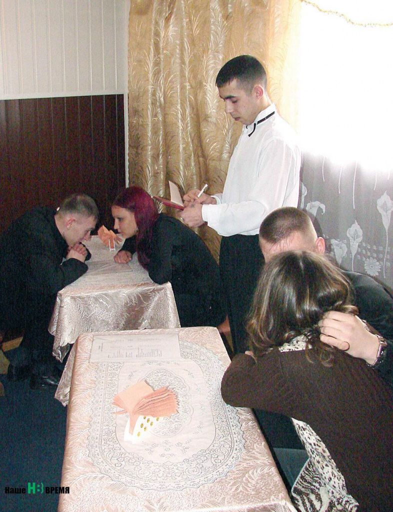 В марте 2007 года на территории исправительной колонии № 15 открылось кафе «Встреча». В марте 2007 года на территории исправительной колонии № 15 открылось кафе «Встреча».