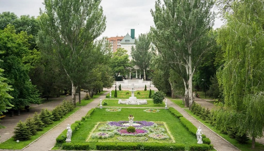 Парк западжный цветник.jpg Парк западжный цветник.jpg