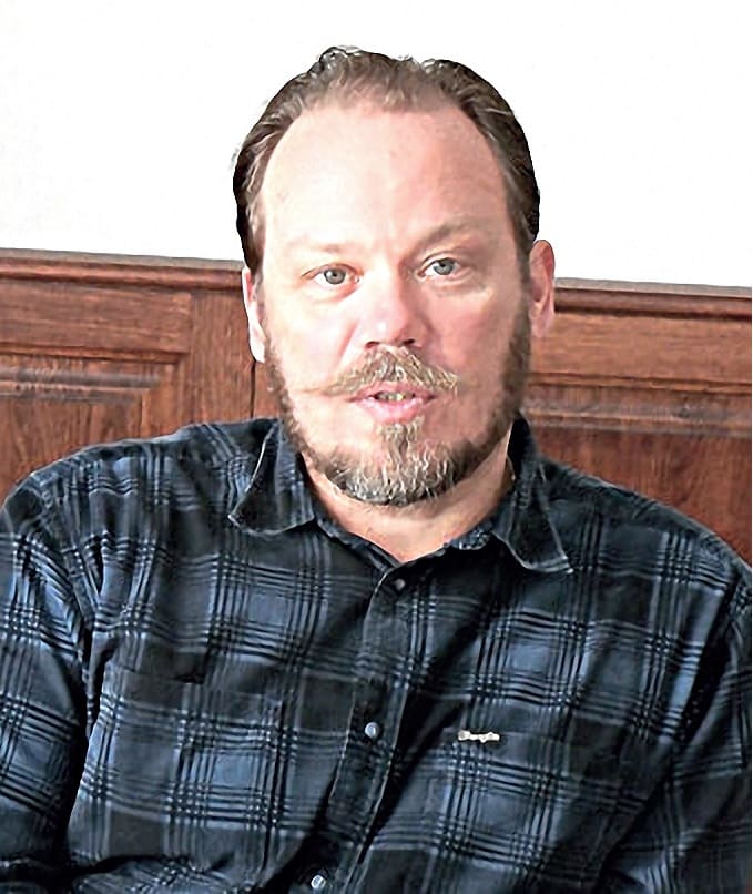 Александр ШОЛОХОВ тоже похож на государя-императора, но взрослого.