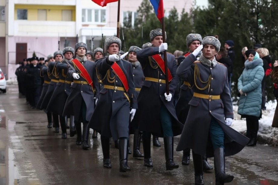 Торжественный марш в честь освободителей Торжественный марш в честь освободителей
