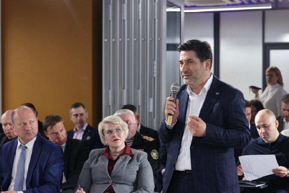 Слюсарь бизнес Дереза.jpg