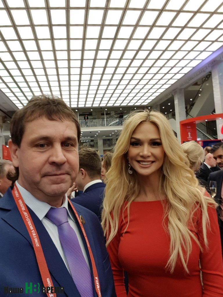 Суперболельщик Сергей КОПИН и посол ЧМ-2018 ростовчанка Виктория ЛОПЫРЕВА.