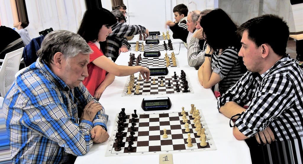 Виталий Гниренко на фото слева