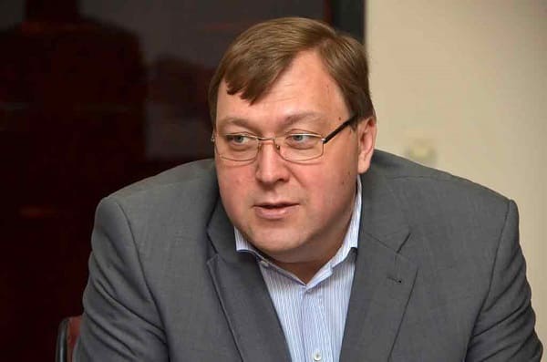 Александр ИЩЕНКО: «Без малого полтора де-сятка лет Законодательное собрание области добивалось возвращения льготы по пайковому углю всем шахтерам-ветеранам». Александр ИЩЕНКО: «Без малого полтора де-сятка лет Законодательное собрание области добивалось возвращения льготы по пайковому углю всем шахтерам-ветеранам».