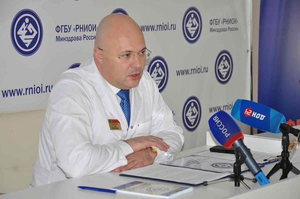 Главный онколог ЮФО Олег Кит во время пресс-конференции