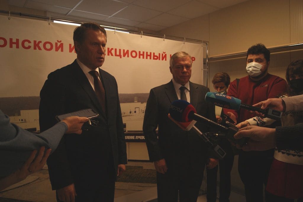 Министр здравоохранения России Михаил Мурашко и губернатор Ростовской области Василий Голубев отметили крайнюю важность и своевременность появления Донского инфекционного центра. Министр здравоохранения России Михаил Мурашко и губернатор Ростовской области Василий Голубев отметили крайнюю важность и своевременность появления Донского инфекционного центра.