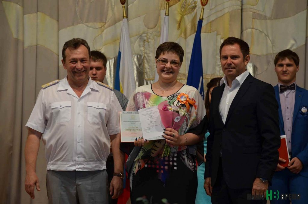 Валерия Лисиченко с ректором РГУПСа Владимиром Верескуном (слева) и председателем совета директоров агрохолдинга «Донской», выпускником РИИЖТа Игорем Дзреевым.