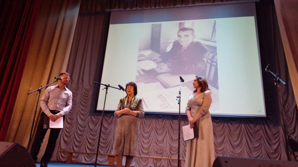 Вечер в память известного журналиста вели его внуки Шаген и Ирина. 