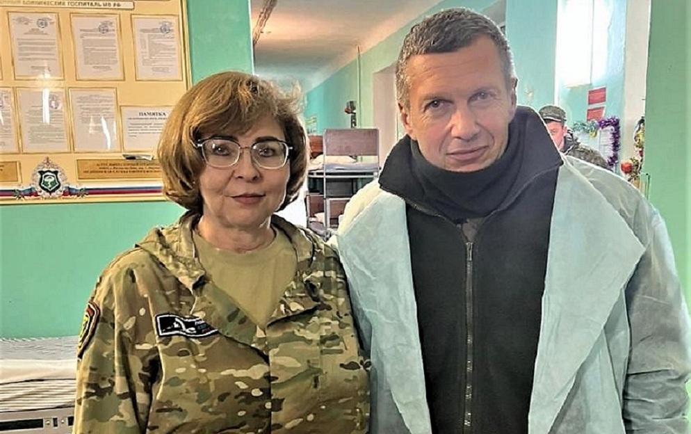 Волонтеры Елена Нагибина и Владимир Соловьев.jpg