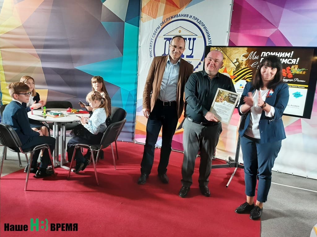 Предприниматели – члены клуба «Лидер Дона 2020» Вячеслав ПЫШКО, Дмитрий ПЕТРЕНКО и Елена МАРТ – поздравили подрастающую смену лидеров. Предприниматели – члены клуба «Лидер Дона 2020» Вячеслав ПЫШКО, Дмитрий ПЕТРЕНКО и Елена МАРТ – поздравили подрастающую смену лидеров.