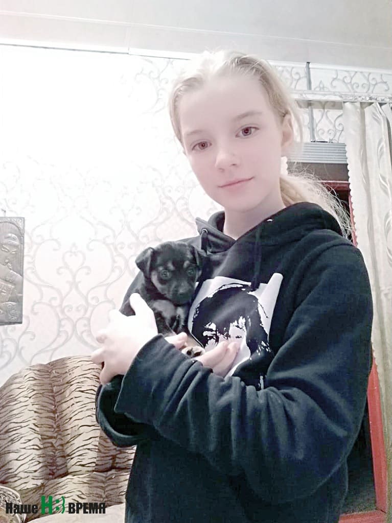 А в Ставропольский край к юной хозяйке Ане уехал щенок Злата.