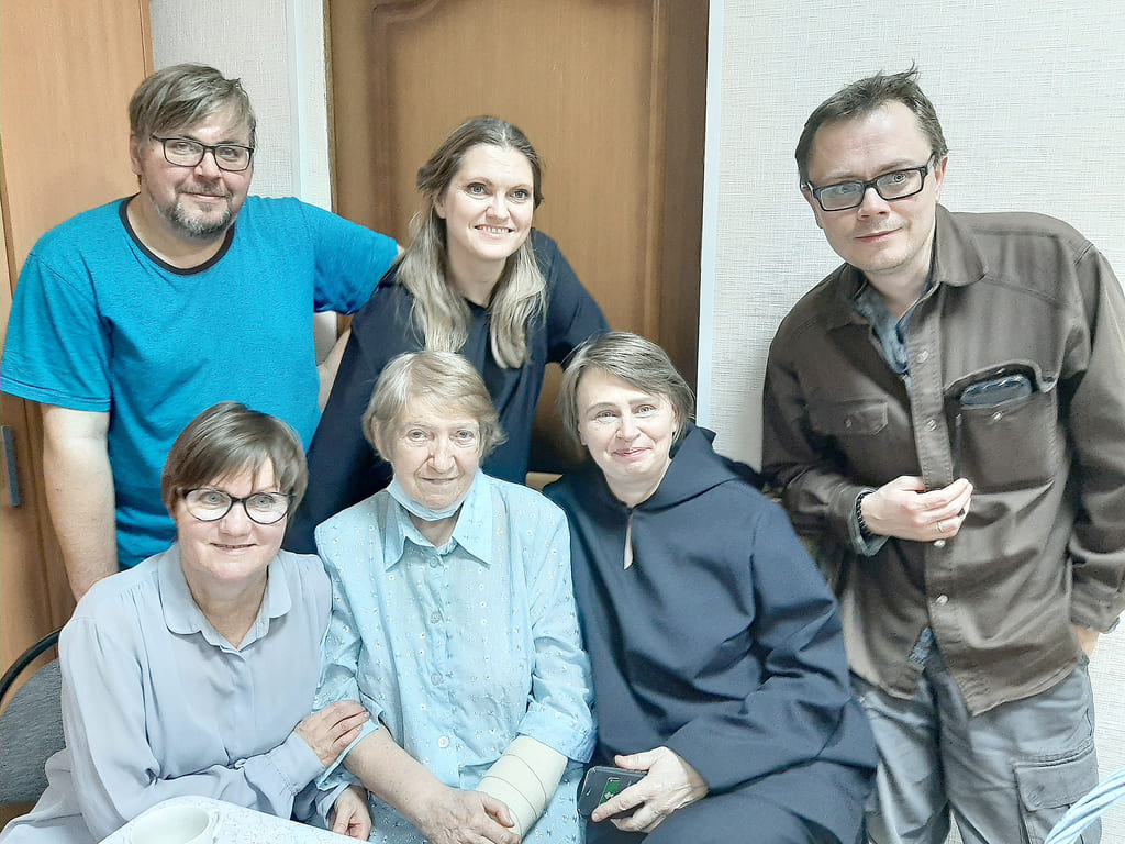 После премьеры: в первом ряду – режиссер театра ТаКТ Нонна МАЛЫГИНА, театральный критик Людмила ФРЕЙДЛИН, актриса Екатерина АНДРЕЙЧУК, драматург Константин ФЕДОРОВ, во втором ряду – актеры Константин и Людмила ИЛЮХИНЫ. После премьеры: в первом ряду – режиссер театра ТаКТ Нонна МАЛЫГИНА, театральный критик Людмила ФРЕЙДЛИН, актриса Екатерина АНДРЕЙЧУК, драматург Константин ФЕДОРОВ, во втором ряду – актеры Константин и Людмила ИЛЮХИНЫ.