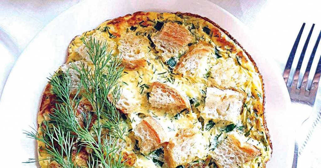 Пышный омлет с гренками