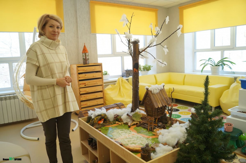 Логопед-дефектолог Надежда СТРАДАНЧЕНКОВА многое в своем кабинете сделала вместе с детьми сама. Никакое оборудование не может развить у детей мелкую моторику так, как работа своими руками.