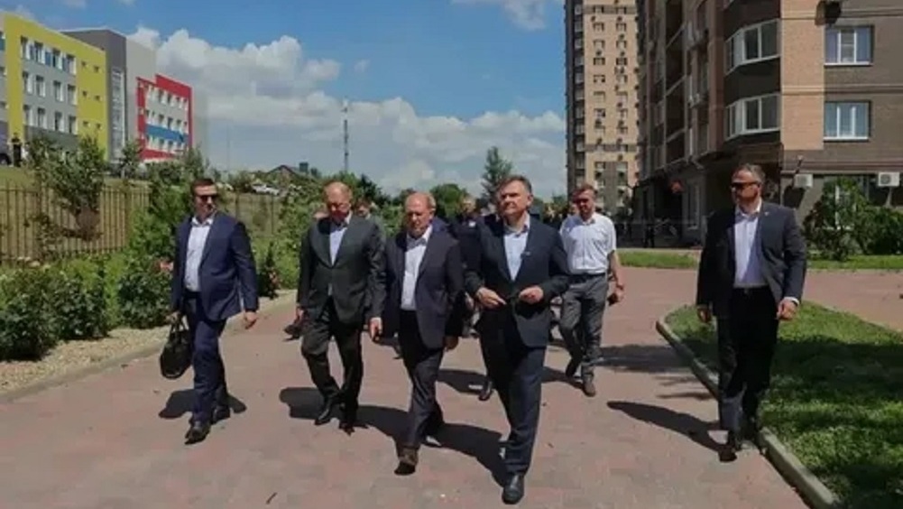 ЖК Красный Аксай губернатор.jpg ЖК Красный Аксай губернатор.jpg