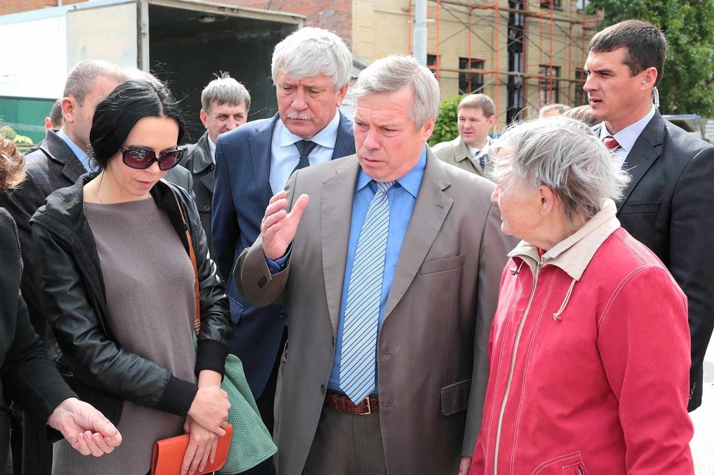 Василий-Голубев-обсудил-с-горожанами.jpg