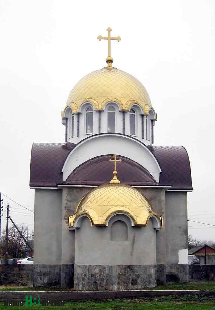 В этот день хуторяне отмечали престольный праздник в честь святого Димитрия Солунского. Этого христианского великомученика одинаково почитают верующие и в России, и в Греции. Вот и здесь, в Упраздно-Кагальницком, где проживает греческая диаспора, было решено несколько лет назад построить храм в честь этого святого. Со службы в нем и началось мероприятие.