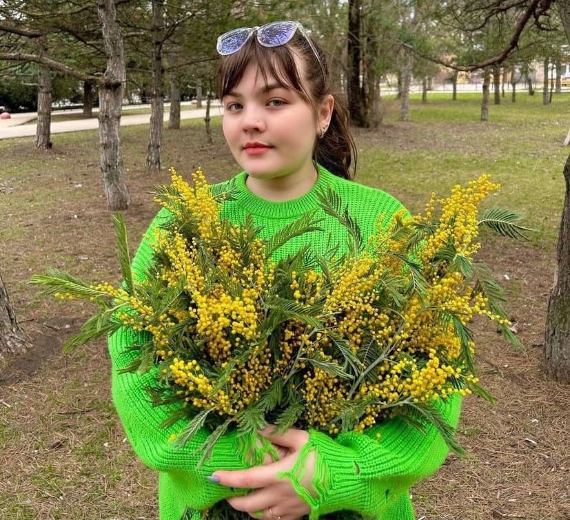 Ангелина КУЧЕРОВА: «А это мой символ весны – солнечная мимоза. Нет более подходящих для меня цветов на начало весны».