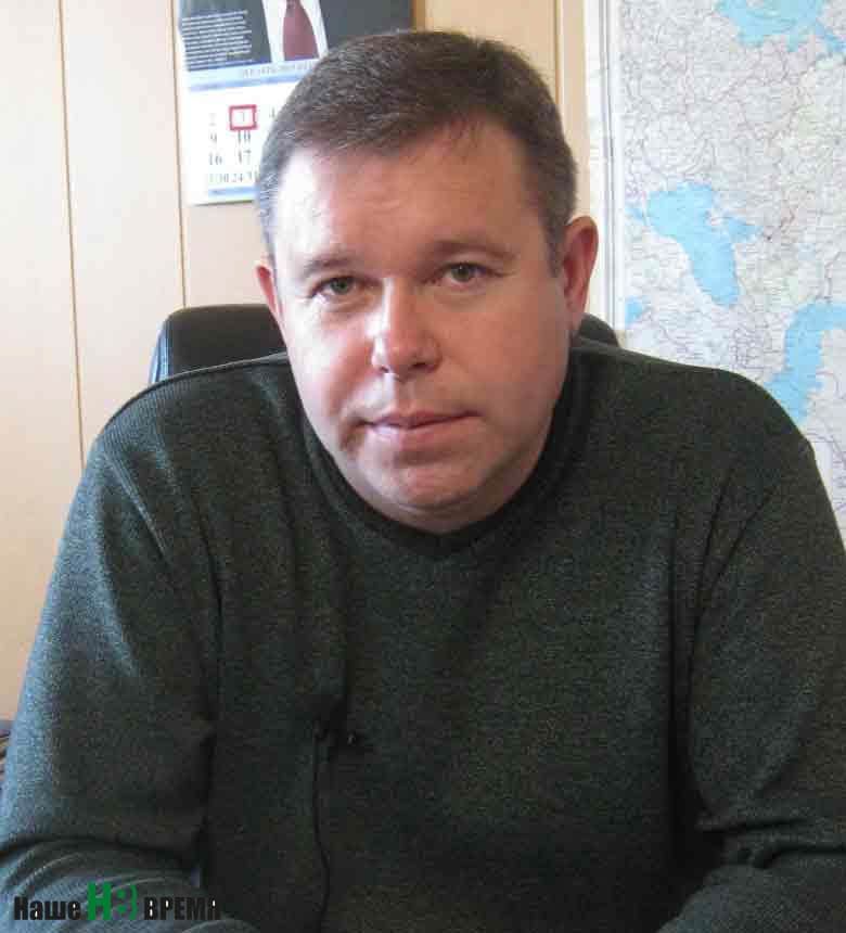 Исполнительный директор Алексей ПРОТЧЕНКО: «Сегодня общая емкость элеватора составляет 44 000 тонн, единовременное хранение – 40 000 тонн. Производительность при приеме продукции – 1500 тонн в сутки». Исполнительный директор Алексей ПРОТЧЕНКО: «Сегодня общая емкость элеватора составляет 44 000 тонн, единовременное хранение – 40 000 тонн. Производительность при приеме продукции – 1500 тонн в сутки».