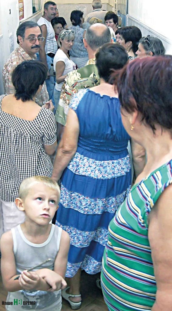 Июль 2012 года в Ростове был отмечен очередями в расчетных центрах. Это было связано с перерасчётом оплаты в связи с повышением тарифов на услуги ЖКХ и неготовностью чиновников к резкому росту числа посетителей.