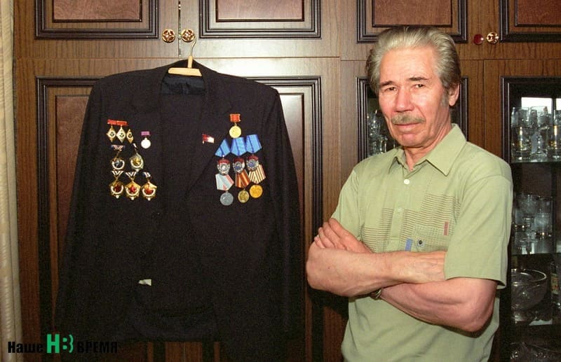 Редкий снимок Николая Дмитриевича наш корреспондент сделал у него дома в 1998 году.