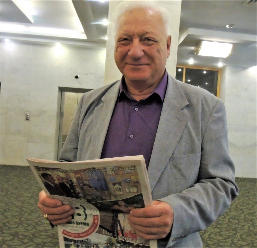 Самый авторитетный участник форума, многократный чемпион мира и Европы среди ветеранов гроссмейстер из Азова Николай Викторович 