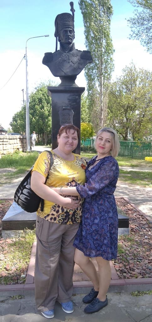 Валентина Агеева (слева) - главный организатор и вдохновитель встреч с одноклассницей Галиной.