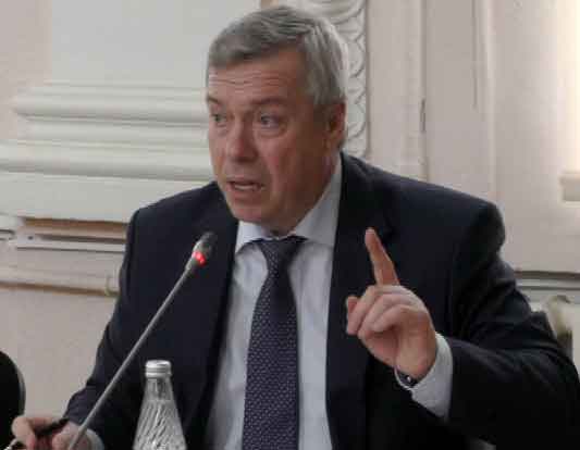 Губернатор-Василий-Голубев-дал-слово-бывшим-рабочим-Оптифуда,-что-сделает-все-возможное,-чтобы-восстановить-работу-предприятия.jpg
