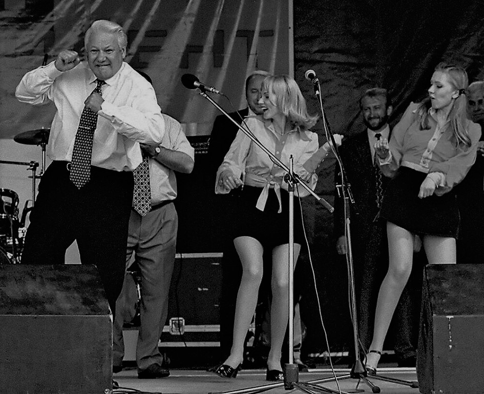 Ельцин танцы.jpg