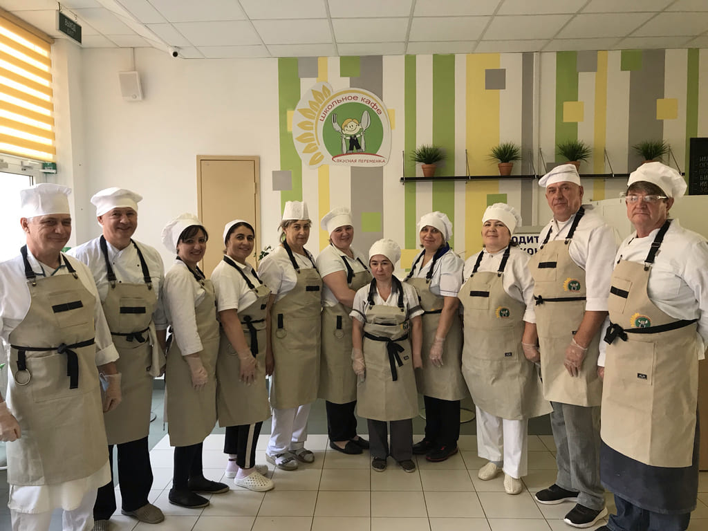 Большой столовой – большой штат. И это еще не все сотрудники.