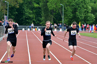 Курсанты вышли на стадион