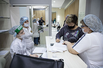 В Ростове открыли первый мобильный пункт вакцинации от ковида