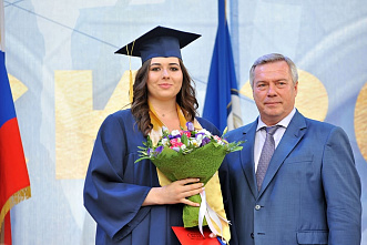 В ДГТУ вручили дипломы лучшим выпускникам